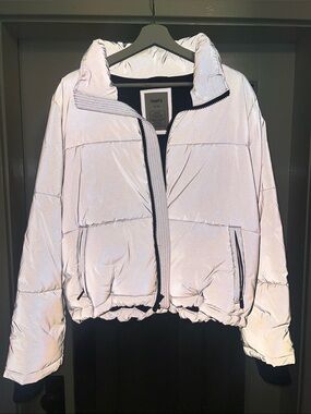 GAP Reflective White Women's Puffer Jacket
